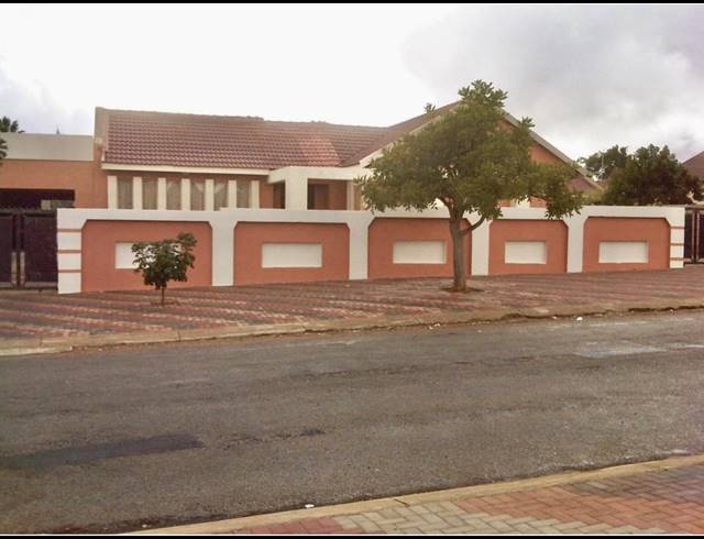 4 BEDROOM HOUSE FOR SALE IN FLORA PARK